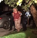 美国：一名母亲醉驾被8岁女儿阻止，将女儿拖行91米被捕