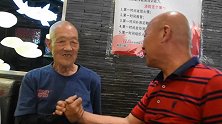 安宁走基层：87岁父亲和63岁大外甥掰手腕，厉害
