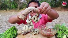 猪大肠配上小黑的万能酸辣汁，也特别好吃了
