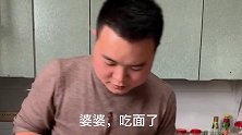 袁婆婆吃面——那么大的人了就吃两根！