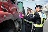 货车司机7分钟连开5张罚单，了解原因后，外地人无奈：不敢来了