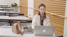 今年流行一种穿搭！格纹小西装+高腰裤，80后女这样穿，文雅减龄