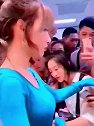 腰细的女孩子，穿什么都好看，就连女生都被吸引了