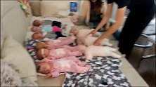 3对三胞胎宝宝排排放，这个画面可爱感爆棚啊！