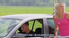 汽车竟然坏到了火车道上看到驶来的火车路人慌了神，这可咋整