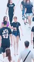 一位微瘦一位微胖，都是超有女人味，你更喜欢哪一款