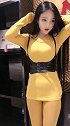 美女时尚搭配紧身裤穿出气质，让自己展现出时尚优雅的气质