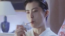 王祖贤至今不嫁，坐公交买打折内衣，而16年前齐秦为何如此对她