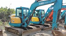 工地上两台久保田161挖机放一起，谁保养得更好