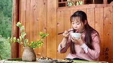 【香椿】这个季节的香椿芽鲜嫩无比，摘点回家拌豆腐，尝尝春天的味道
