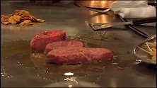 日本顶级神户牛肉，经过铁板高温炙烤，口感鲜嫩多汁入口即化