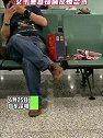 广东深圳：候机男子随手扔垃圾在邻座，女子善意提醒反被怒骂
