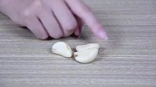 生吃大蒜效用堪比人参，听完之后，我一口气吃半碗