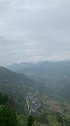山路十八弯，开车两小时到山顶，下着毛毛雨，这美景值了。
