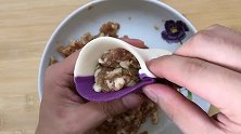 师傅教我柳叶饺子的手法，讲解的很详细，我一定不能辜负他