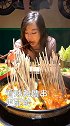 一家主打国an的串串店，还可以唱歌，串串吃肉就对了vlog美食记 骁骁食尚游