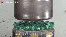 把玻璃球倒进1000度熔炉会怎样？老外亲自测试，结果玩大了！