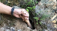 惊险！温州7岁男童溪里游泳突然不见 岸边涵洞却伸出一只小手