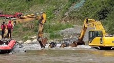 装载机载人过漫水桥落水：5人获救3人遇难