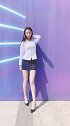 穿着职业装的都市女白领，知性优雅而魅力
