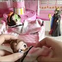 贝尔白雪都感冒了，王后给贝尔准备了好吃的，却欺负白雪！