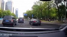 男子疯狂别车泼咖啡事件后续：涉嫌危险驾驶罪被检察院提起公诉