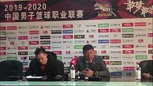 李秋平：领先时乱了节奏 篮板球与反击没处理好导致失利
