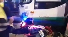 台湾一公交车冲向人行道撞24辆摩托车：致1死 司机疑似睡着了