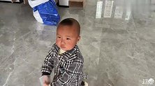 农村大哥家房子装修完工，媳妇儿打扫卫生，大哥指手画脚，声调高
