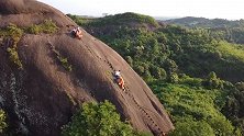 郴州一家四口小长假登山赏景 孩子体力透支畏高，全家被困悬崖