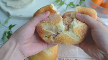 撕开松软的面包，有着满满的金枪鱼内陷，太诱人了烘焙 美食趣胃计划 面包 面包制作 美的微蒸烤