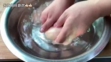 凉拌鸡丝的家常做法，学会这个拌菜技巧，鲜嫩多汁，大厨做法
