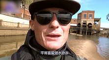 小伙水下游泳竟然捞到了金银财宝 一转手成了富翁