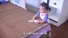 士兵们正在认真排练，突然冒出一捣蛋的小姑娘，下一幕萌翻了
