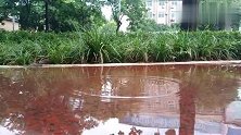 下雨天积水如何拍出一万个伤心的理由