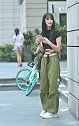 小G看小姐姐太入神了
