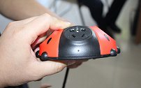 见色起意！女子家门口捡俩“瓢虫” 里面竟藏针孔摄像头