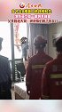 女子坐8楼窗口欲跳楼轻生，消防员空降一脚将其救回，父亲跪地大哭：谢谢你们救了我女儿消防救援 父亲