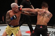 真·终结狂人！奥利维拉断头台降服凯文李 UFC七连胜七连终结