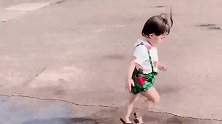 这就是小猪佩奇看多了的下场，眼前这一幕，真是个活祖宗