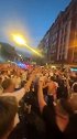 大量毕巴球迷加入热刺球迷一起庆祝曼联输球