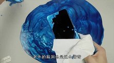 指甲油有腐蚀性吗老外作死倒在手机上，结局出乎意料