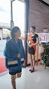 老板花20万买个“迎宾小姐”一开机竟不受控制，忍住笑