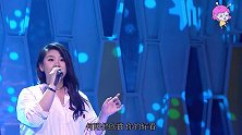 郑欣宜虽然身材不占优势，但她的歌声婉转动听