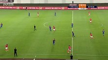 第74分钟重庆斯威球员隋维杰黄牌