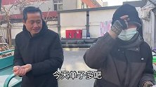 阿峰工资高，给岳父买大棒骨补身体，岳父爆炒一份猪肝让女婿下饭