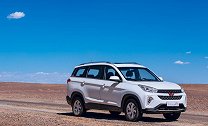 五菱又出“良心神车”，拉货载人杠杠的，网友：这个“面包”不错