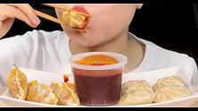 小姐姐真是无辣不欢呀，吃饺子都得要麻辣口味的