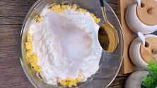 玉米面发糕，浓浓的枣香味，粗粮细作，回味童年