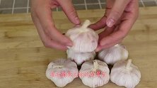 腌腊八蒜不要只放醋了，小洋教你个技巧，时间短，腌出来又脆又绿